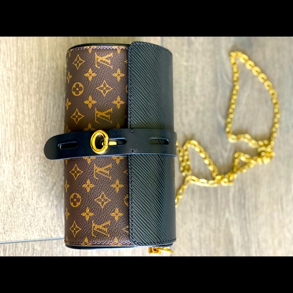 Louis Vuitton Glasses Case Bag runway collection - Picture 10 of 10